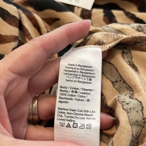 J CREW MOCK NECK SLEEVELESS TEE ANIMAL PRINT TOP SZ XS NWT - Picture 4 of 4